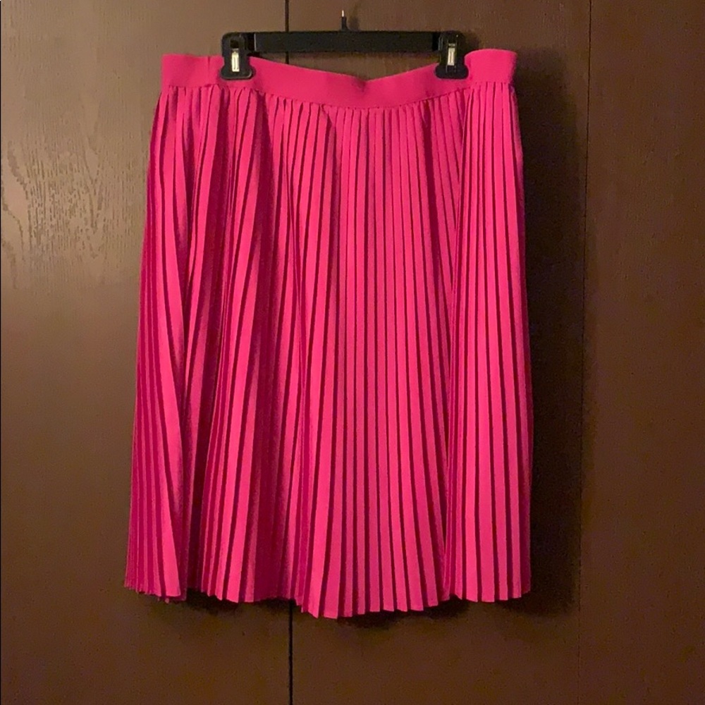 Pink pleated skirt